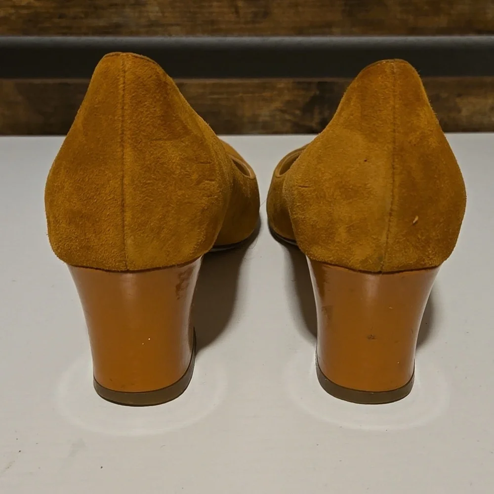 Cole Haan Elegant Golden Suede Block Heel Pumps Size 8B